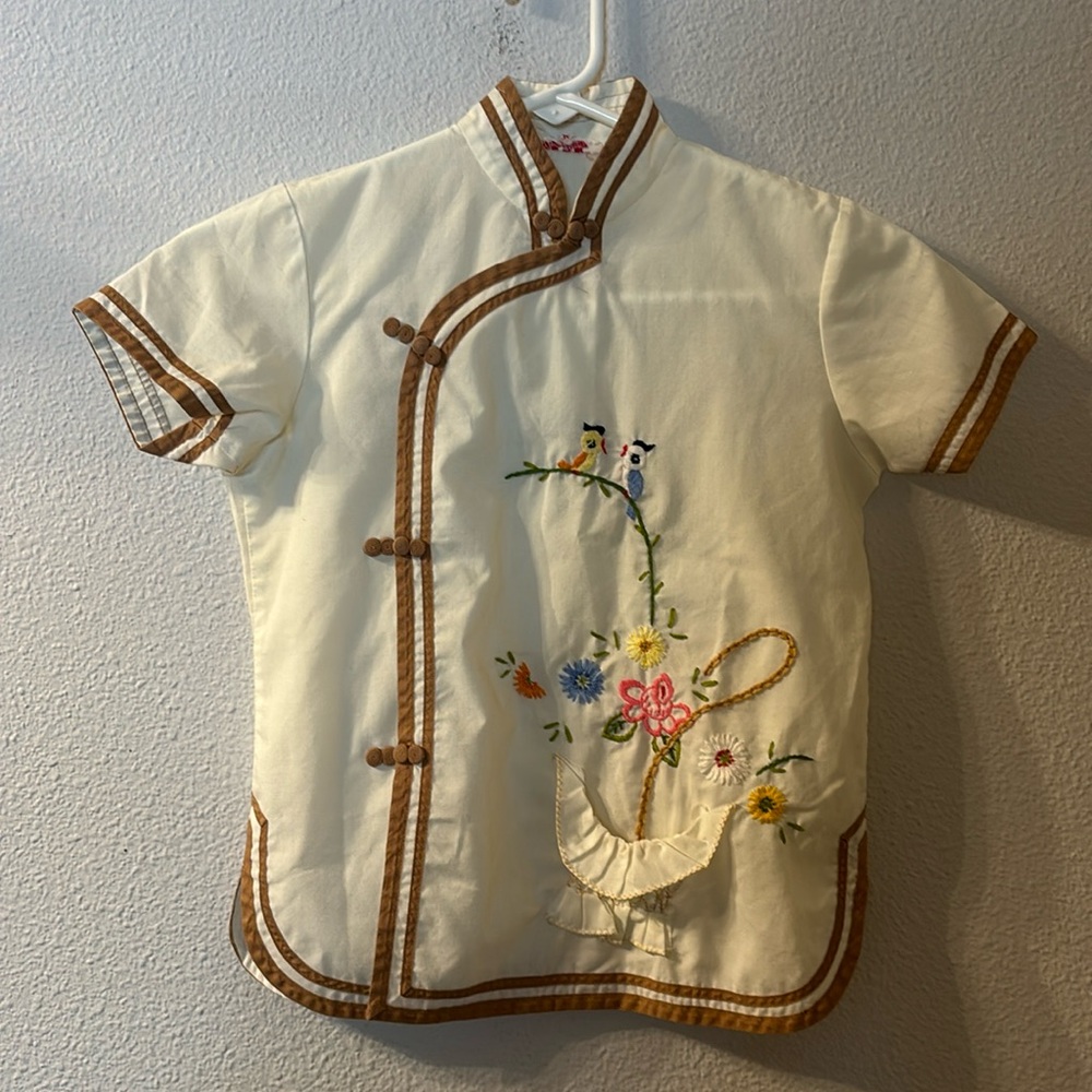 VTG Plum Blossoms embroidered blouse size 10